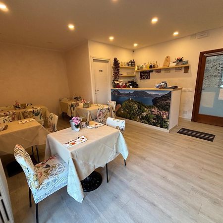 Hotel Diffuso Il Portichetto Vezio Perledo Екстериор снимка